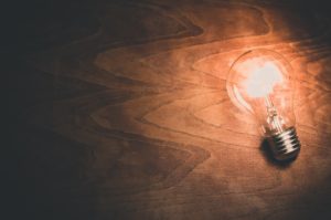 Visibilidade: https://pixabay.com/pt/l%C3%A2mpada-luz-bulbo-energia-1246043/